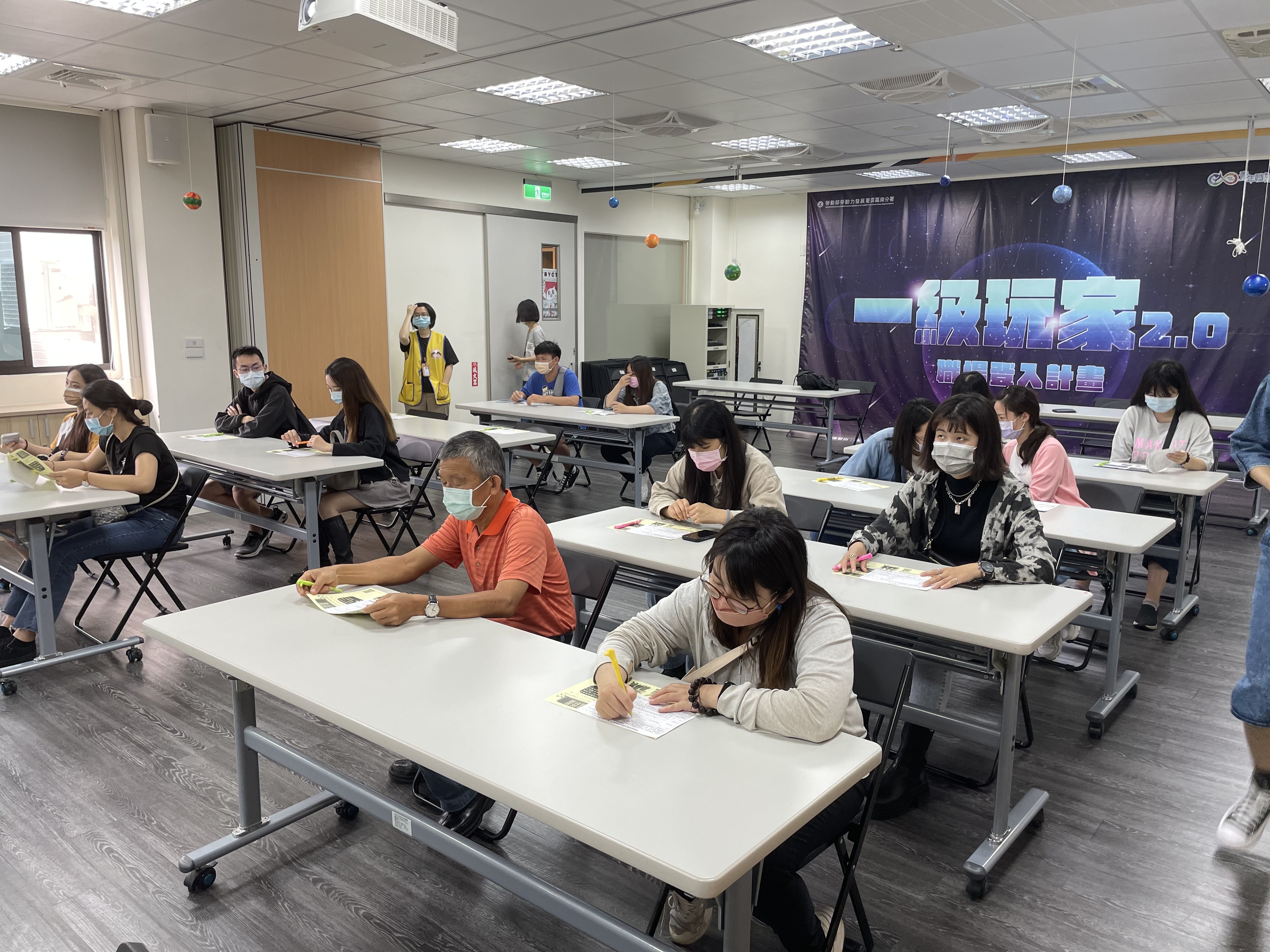110-2 111.05.06 勞動部就業計畫&企業參訪3
